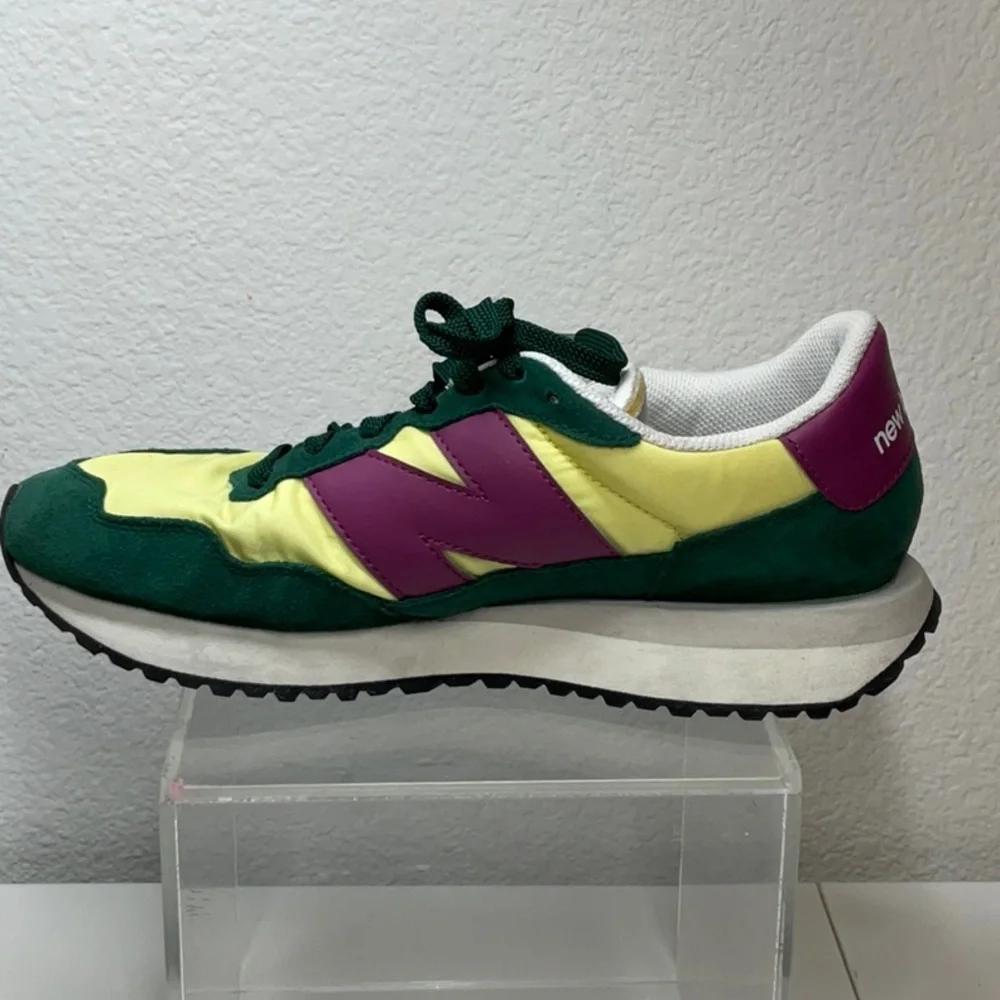 Men’s New Balance 237 V1 Sneaker Retro Inspired Size 9